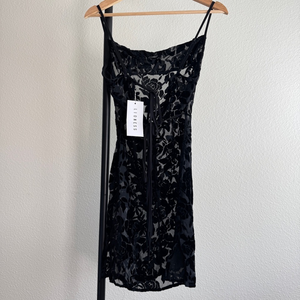Lioness dress - Picture 3 of 8